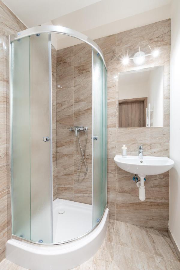 Studio Brand New Apartment #28 In New Building With Free Parking In City Center Prague Ngoại thất bức ảnh